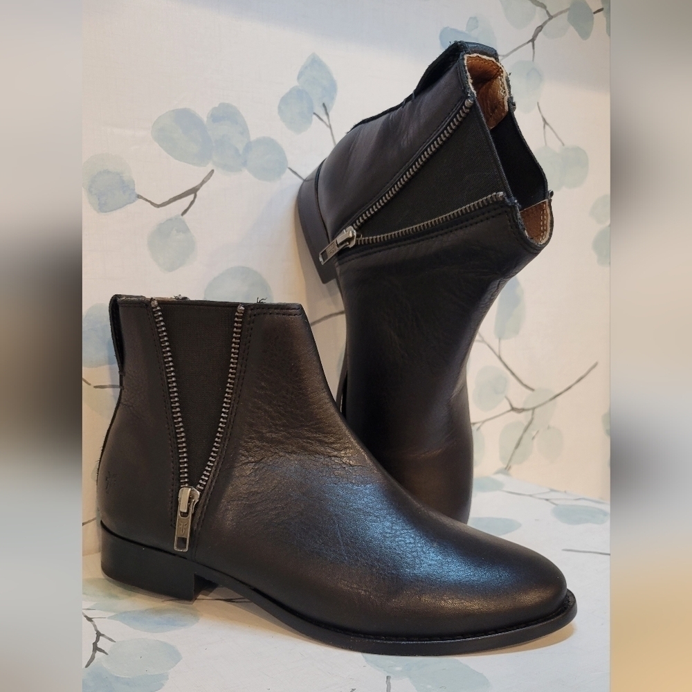 Frye Carly Zip Booties Black Leather Women's Size 6.5 B